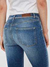 Ladda upp bild till gallerivisning, VMLUX Jeans - Medium Blue Denim