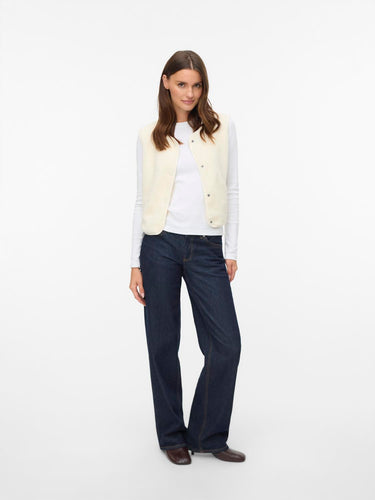 model_shot-front